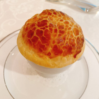 創業以来ずっと人気だというパイ包みスープ