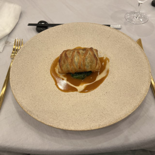 メインの魚料理です。熱々で美味しかったです！