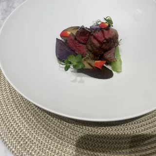 ソースでいただくお肉