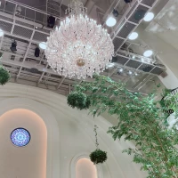 チャペルの天井は高く広々としています。