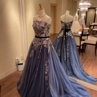 カラードレスも種類豊富にありました。