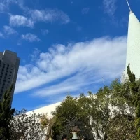 ガーデンセレモニーで鐘を鳴らしました。