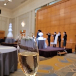 披露会場