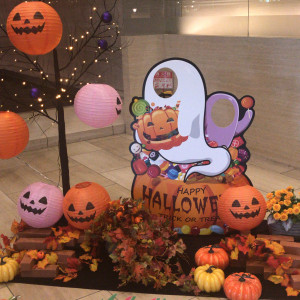 10月の挙式だったので、ロビーはハロウィンの飾りがされていま|637948さんのホテル メルパルク東京（営業終了）の写真(1611328)