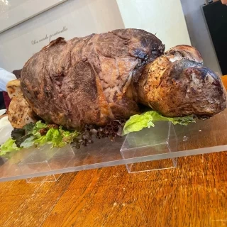 ウエディングケーキではなく、ワンピースの漫画肉でした