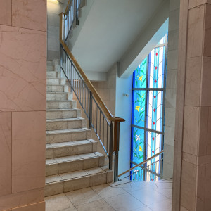 階段にもステンドグラスで華やか|638094さんのアールベルアンジェ札幌の写真(1652723)