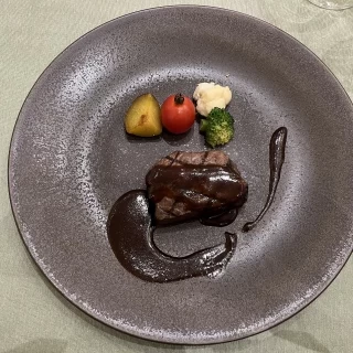 お肉を焼く場面を実際に見ることが出来ました。