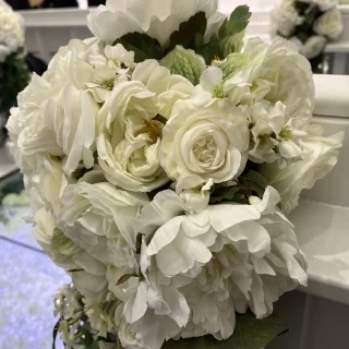 椅子に着いているお花です。とても綺麗でした。