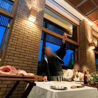 料理長により鯛さばきショー