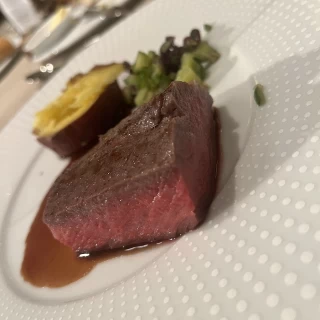 メインディッシュのお肉。美味しすぎました。