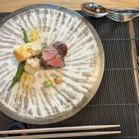 お肉は塩、わさび、マスタードで