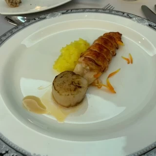 ぷりぷりの海鮮料理