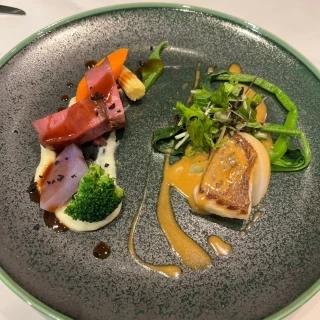 肉料理と魚料理のワンプレート