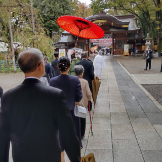 挙式会場から披露宴会場への移動途中