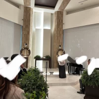 カーテンが上がる前。挙式中は撮影禁止のため