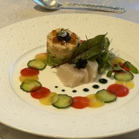 ズワイガニとアボカドのハーモニーのお料理