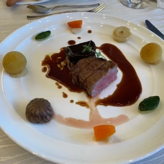 個人的にお肉のソースがたっぷりで好きでした。間違いないお味