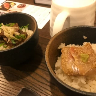 しめの鯛茶漬けと牛茶漬けです。