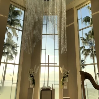 モダンな雰囲気のチャペルです。