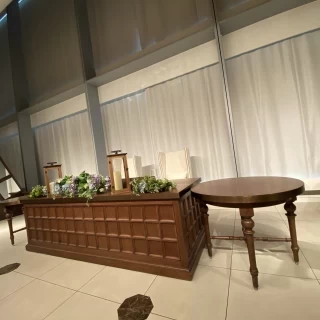 ブラウンがベースの披露宴会場