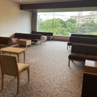 外が見えてゲスト同士会話が弾みそうです。