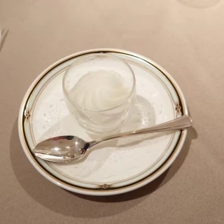 コース料理！お口直しのシャーベット（ゆず味）