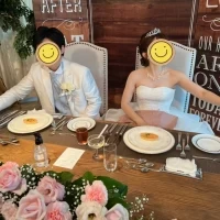 ゲストとお話しされる新郎新婦様