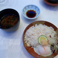 和洋折衷のコース料理にはご飯が出てきました！