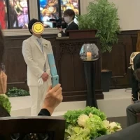 新婦様をまつ新郎様。