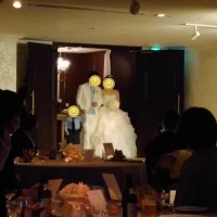 新郎新婦、息子様披露宴会場へ入場！