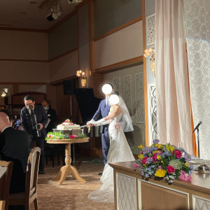 高砂、ウェディングケーキ周りの装花|639771さんのホテルブリランテ武蔵野の写真(2076042)