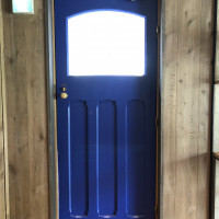 印象的な青い扉