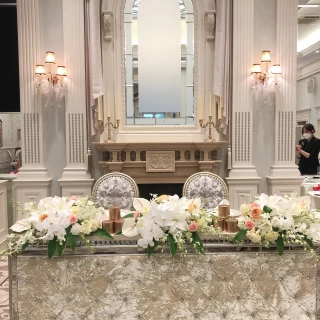 披露宴の新郎新婦席