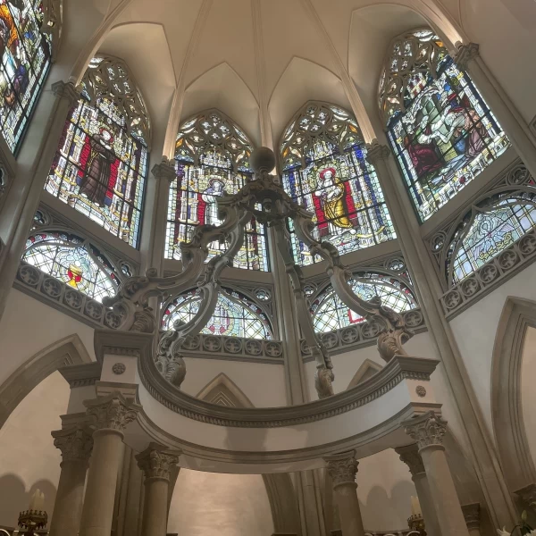 素晴らしいステンドグラスの教会」｜バチェロレッテでも舞台となった