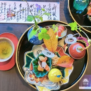 料理長さん直筆のメニュー表とぐるぐるの大根が印象的でした
