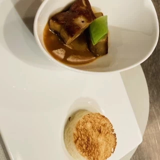 フォアグラにひと工夫加えた落ち着く料理