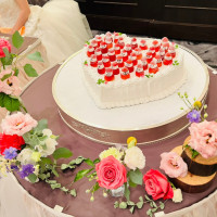ケーキはカタログの中から選択
テーブルの装花は別料金発生