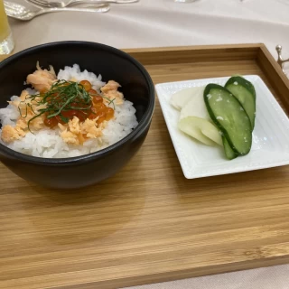 いくら丼です