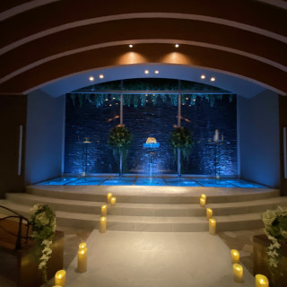 祭壇奥の水面がとても綺麗です。