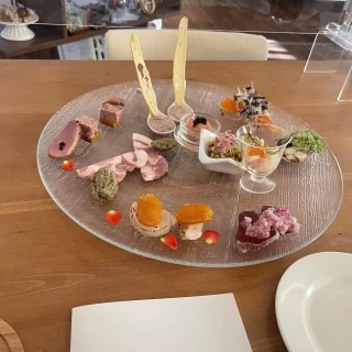 シェフのお手製ソースがとてもおいしく、お肉も柔らかく美味しい