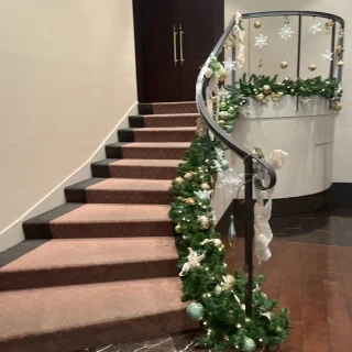 階段から入場できます
