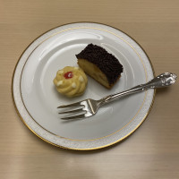 試食で頂いたクッキーとケーキ