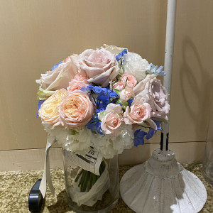 会場の装花に合わせたウェディングブーケ|640889さんの東京會舘の写真(1980489)