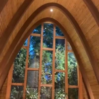 天井高くオシャレ