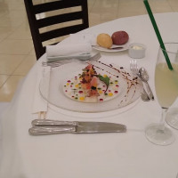 白のクロスだったので料理の色がとても映えます。