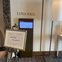 窓がないシックな披露宴会　LUNA HALL