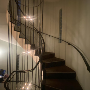らせん階段には写真などの装飾も可能|640979さんの日比谷パレスの写真(1703168)