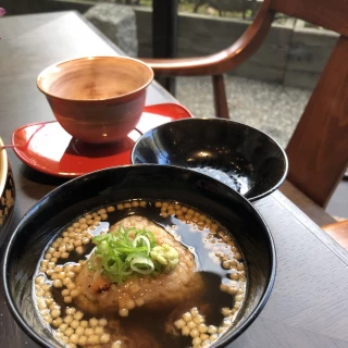 うなぎおにぎりの出汁茶漬け