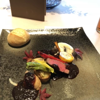 季節の野菜と仔牛の琴線のメインメニュー