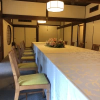 少人数の披露宴だと、長テーブルを使用します。